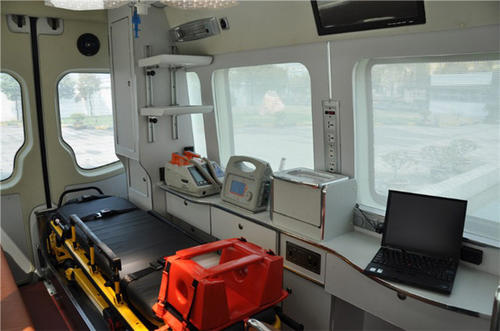 大兴安岭救护车内部